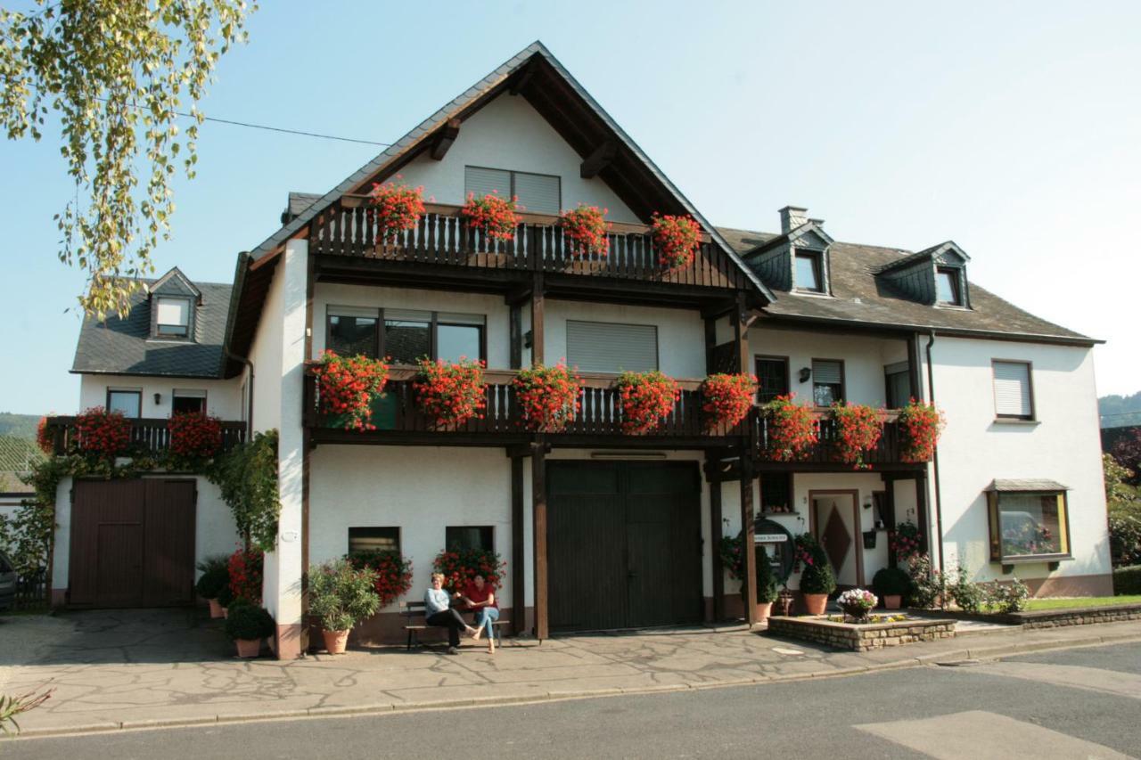 Weingut***Pension Günther Scholtes Leiwen Exterior foto