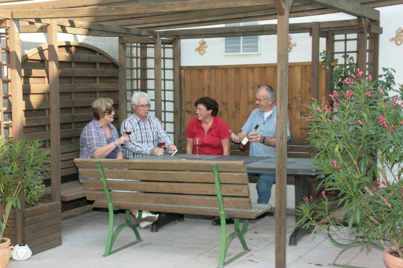 Weingut***Pension Günther Scholtes Leiwen Exterior foto