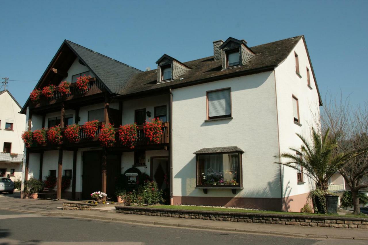 Weingut***Pension Günther Scholtes Leiwen Exterior foto